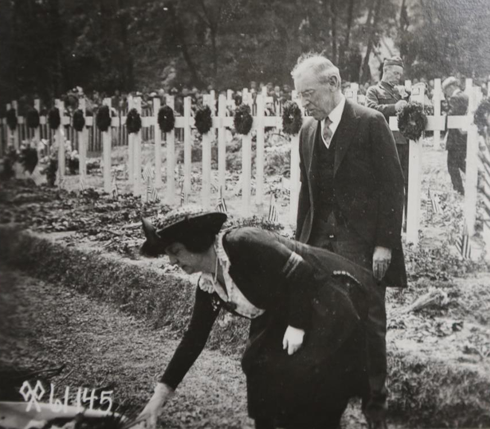 President Woodrow Wilson and his wife Edith laying a wreath in Suresnes American Cemetery on Memorial Day 1919