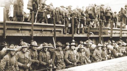 Soldiers of the U.S. 4th Infantry Regiment debarking from a ship at Brest, April 18, 1918.